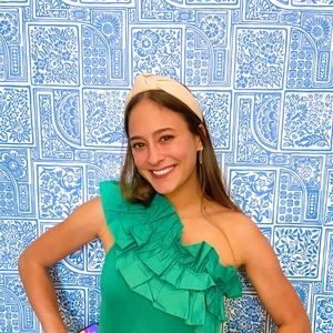 Meet your Posher, Ava